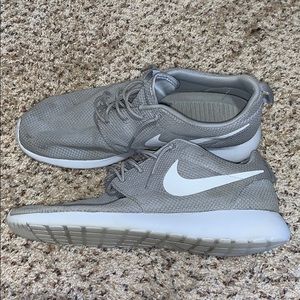 Nike Shoes - Men’s Nike Roshe Run size 13 Nike Shoes - Men’s Nike Roshe Run size 13
